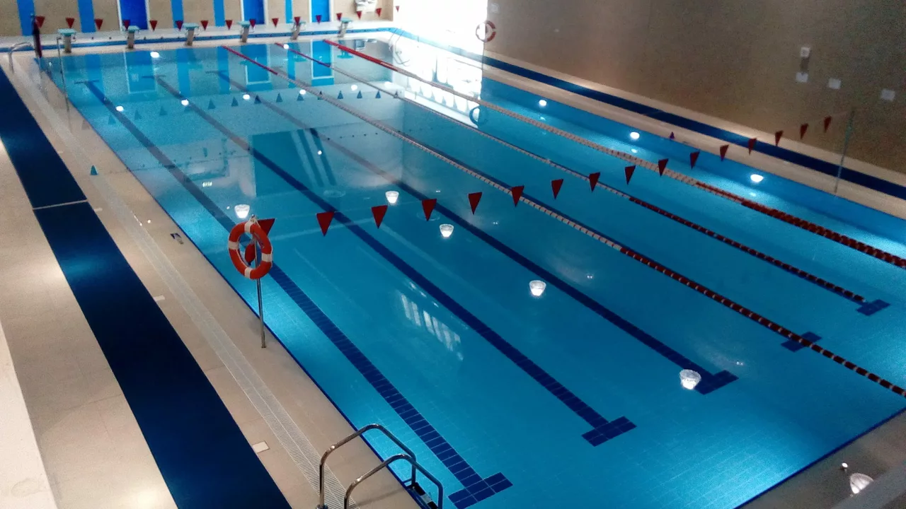 Where can I find swimming class in Noida?